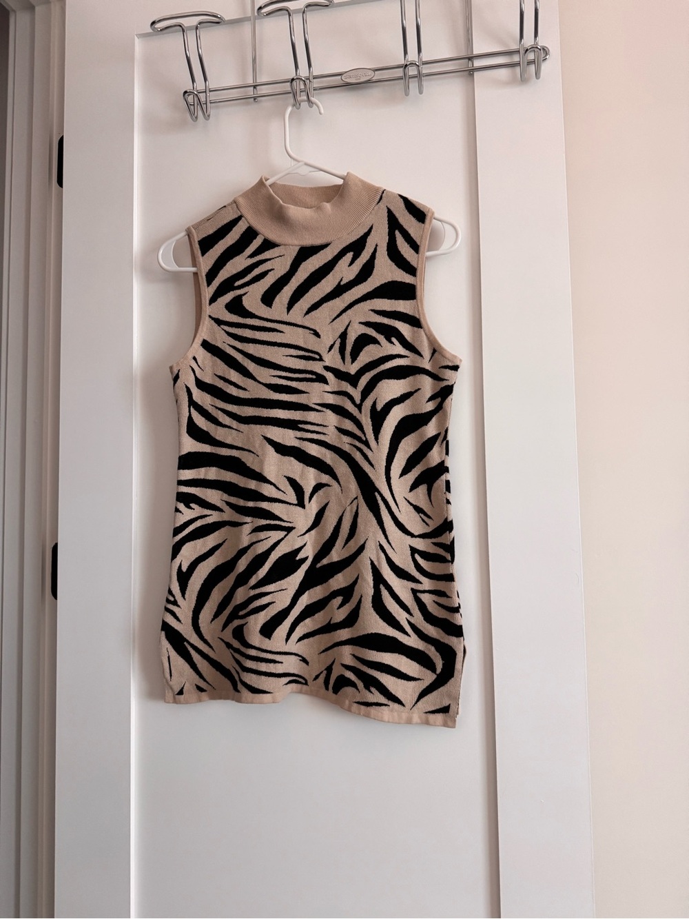 JM collection Sleeveless Zebra-Print Knit top - Beige/Black never worn